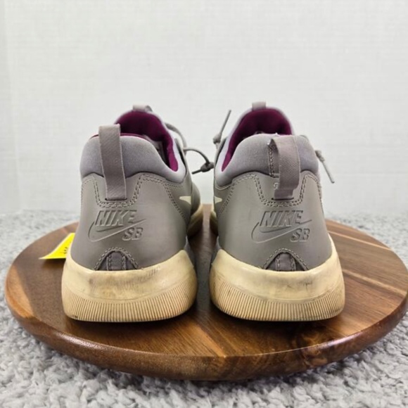 Nike SB Nyjah Atmosphere Grey True Berry Skating Sneakers Mens 11.5 AA4272-004 - Picture 2 of 7